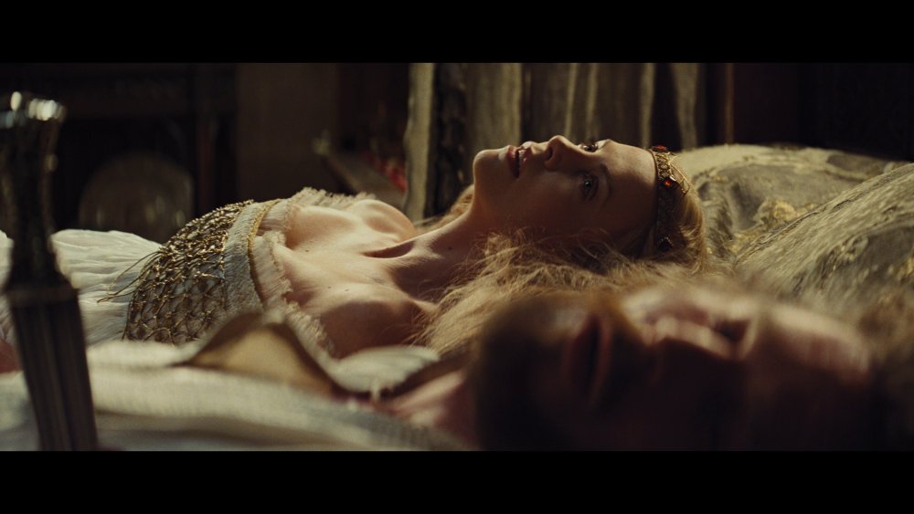 Белоснежка и охотник 2 постельная сцена