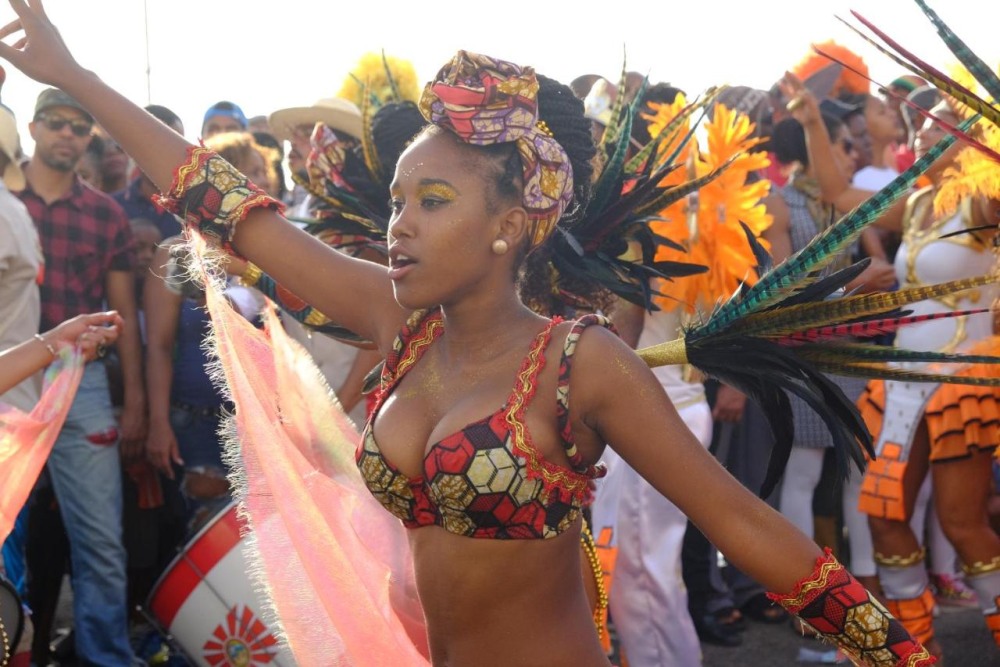 Люди Кабо Верде Минделу фото в купальнике