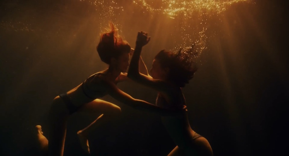 Лола Астанова