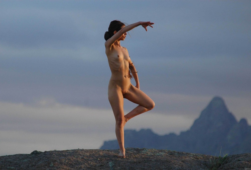 Гимнастка нудистка голая