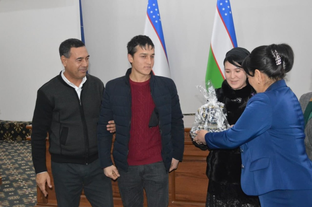 Электр тармоқлари таянч устунлар