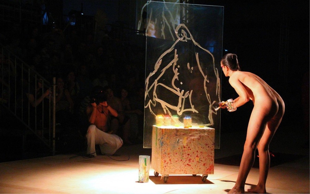 Девушки голышом на сцене