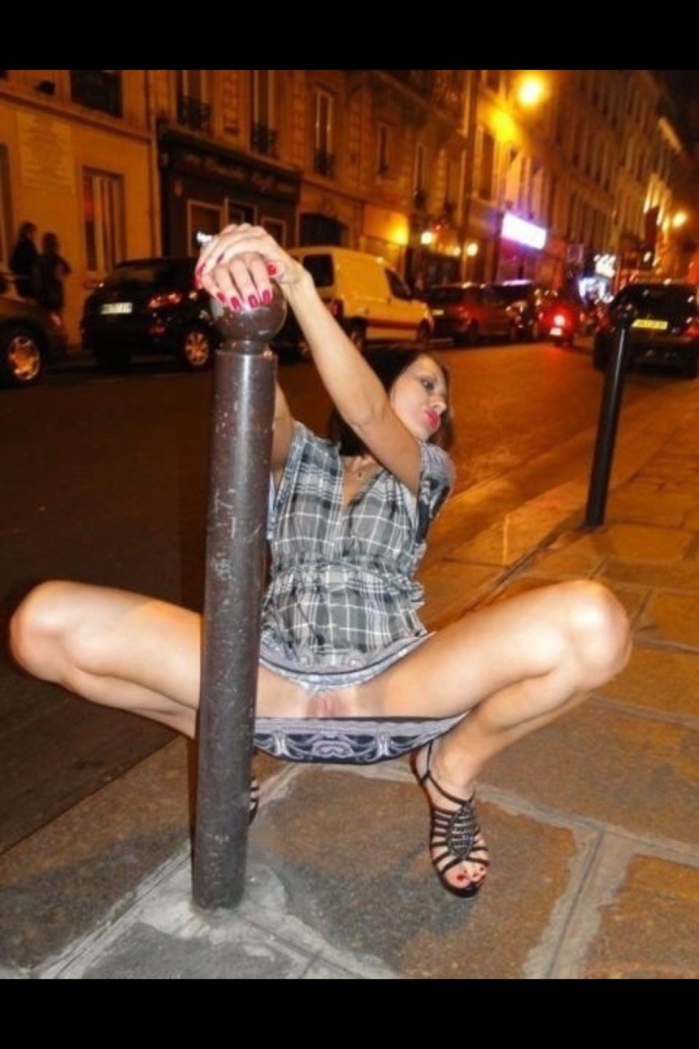 Пьяные девушки без трусов