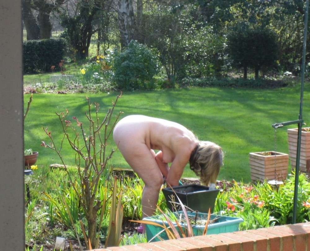 Жопастая соседка по даче