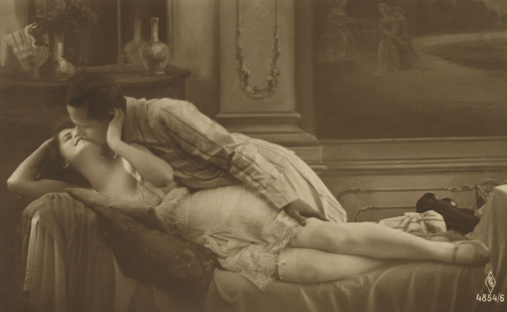 Первые эротические открытки