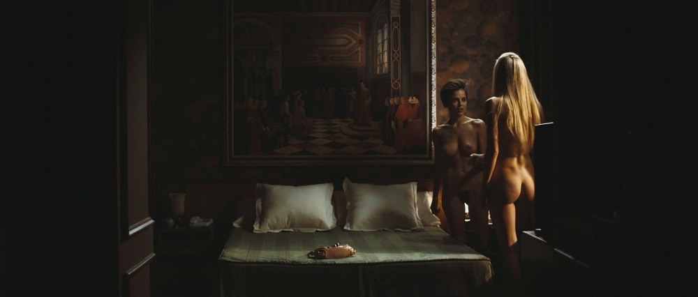 Комната в Риме (Room in Rome), 2010 nude gif
