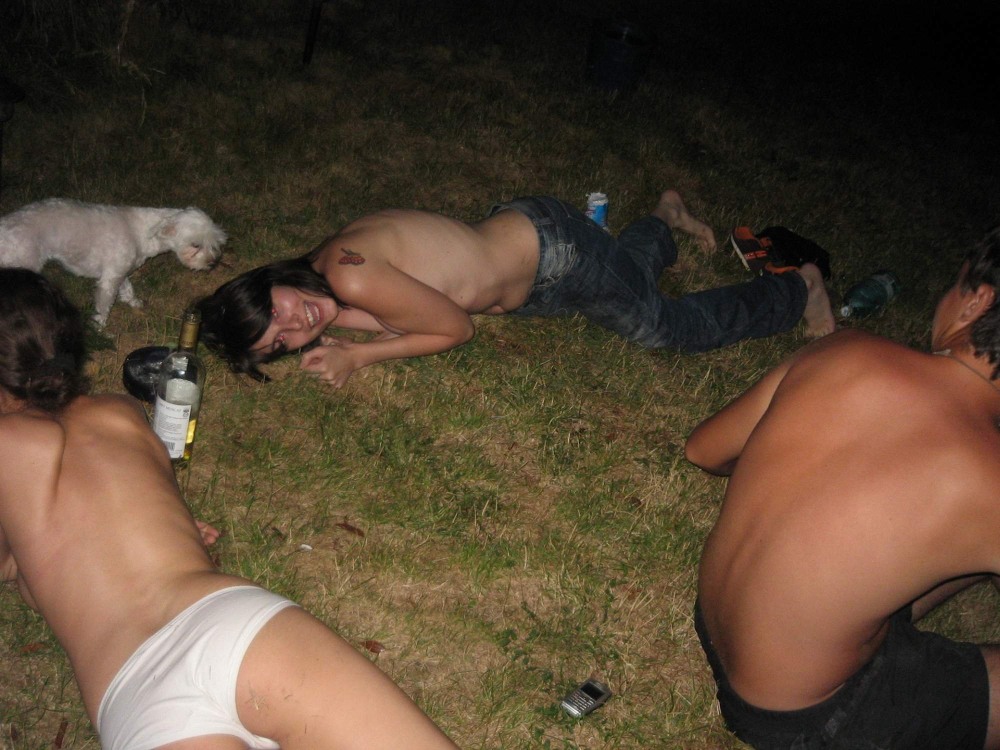 Голые телки в ресторане