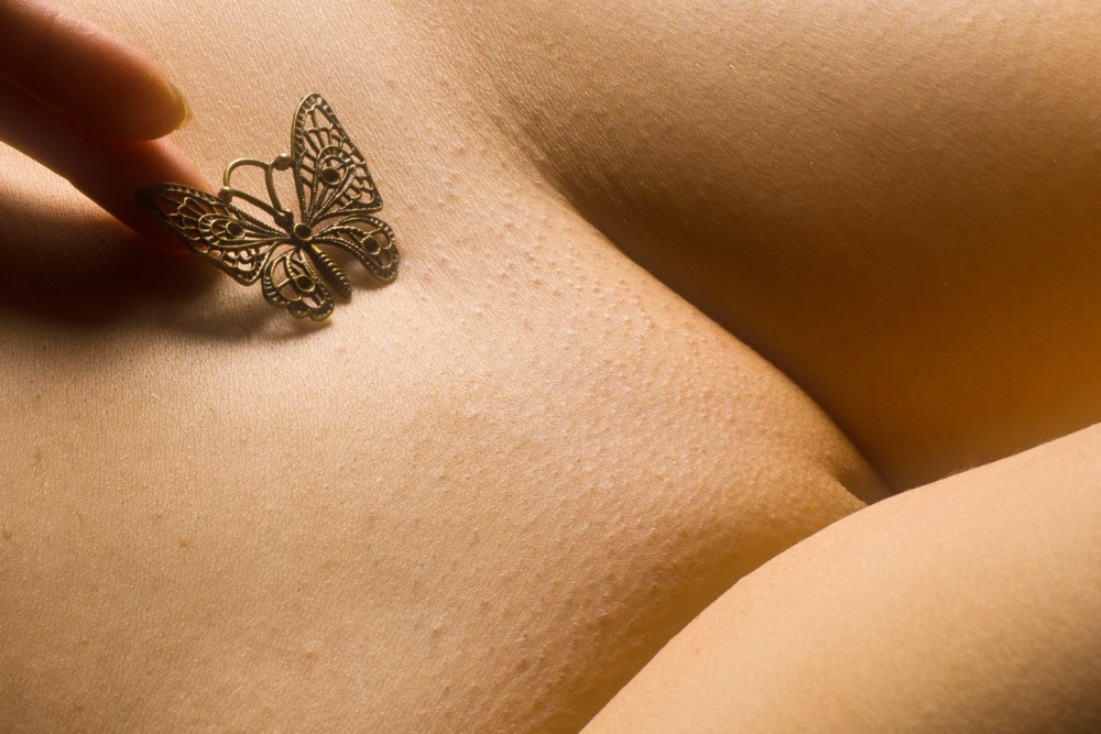 Satin Bloom откровенно голая