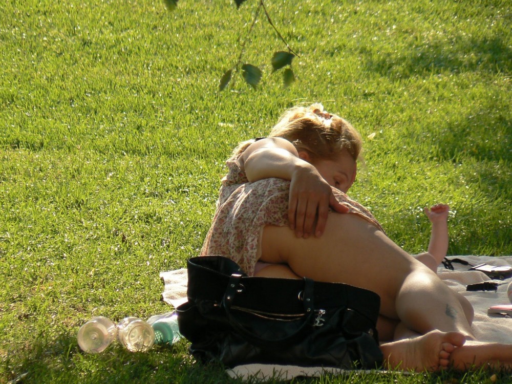 Голая на балконе подсмотренное