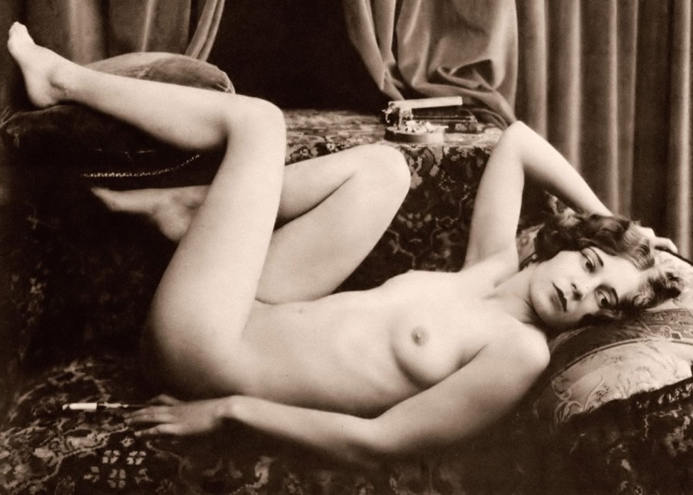 She could be your grandmother - Vintage nude foto