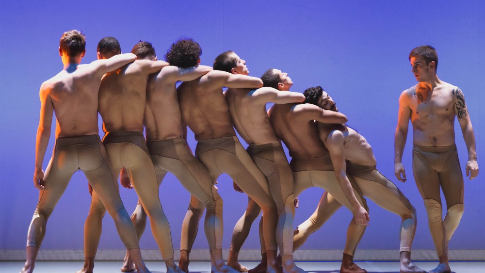 Танцы на пляже