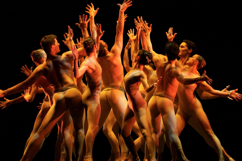 Современные танцы голышом