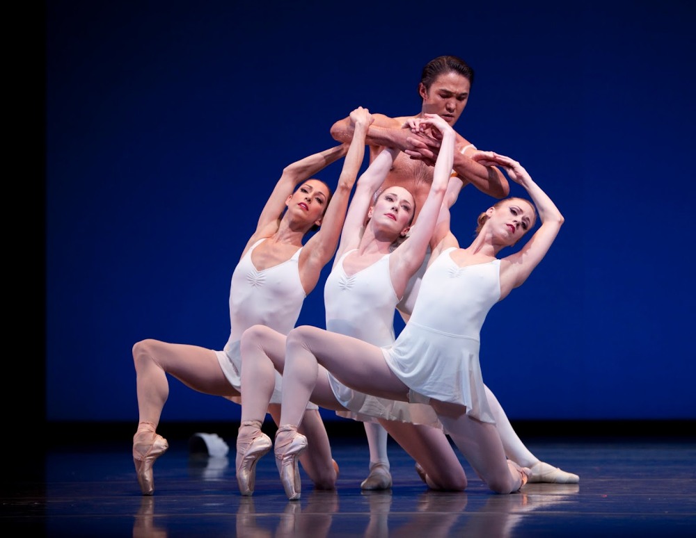 Современная хореография голышом