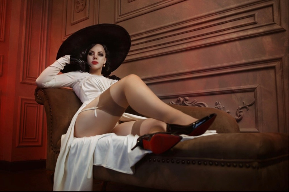 Косплеер Алиса Арефьева леди Димитреску