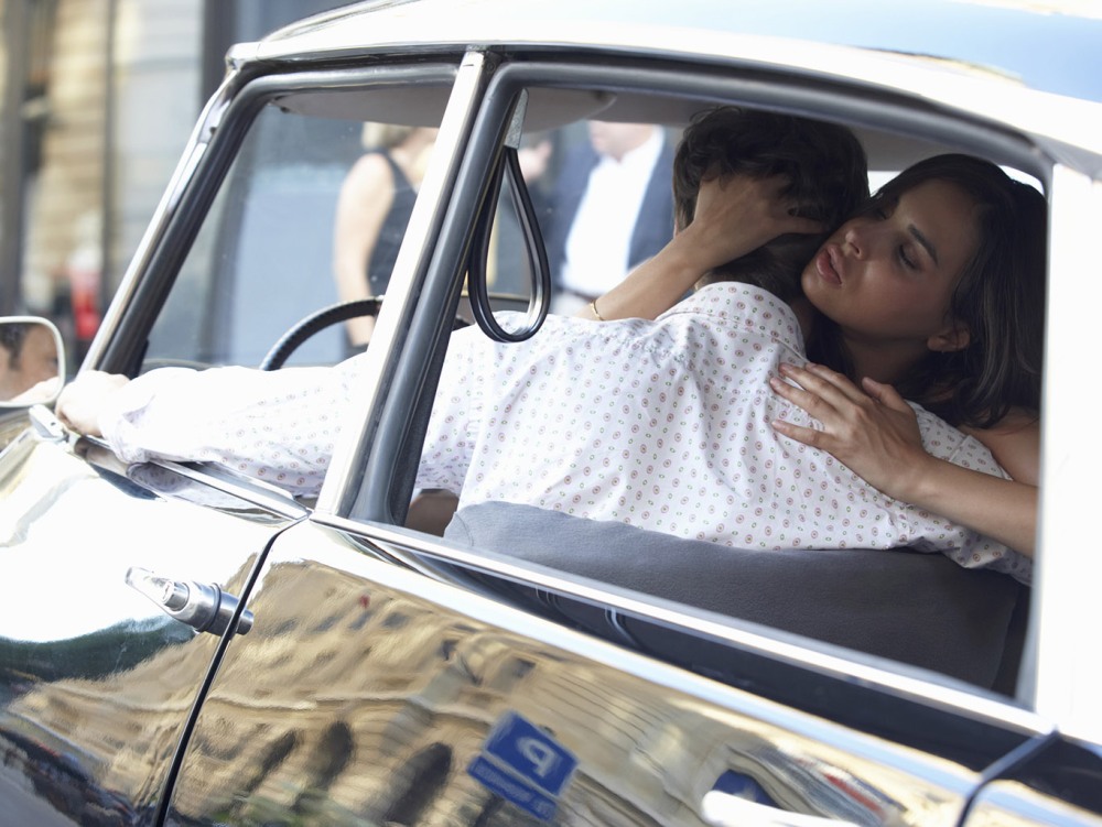 Страсть в автомобиле