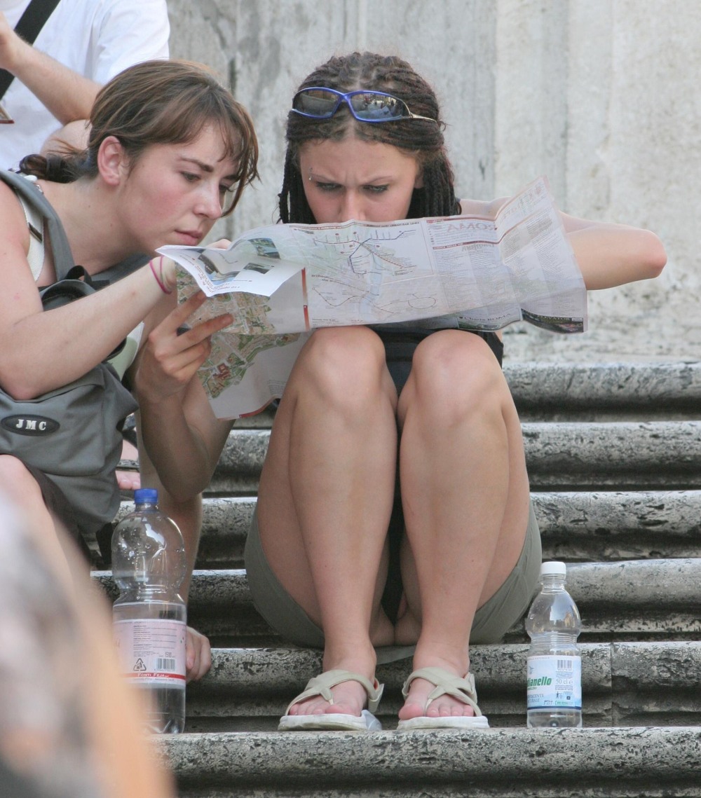 Голая в машине в мини юбки