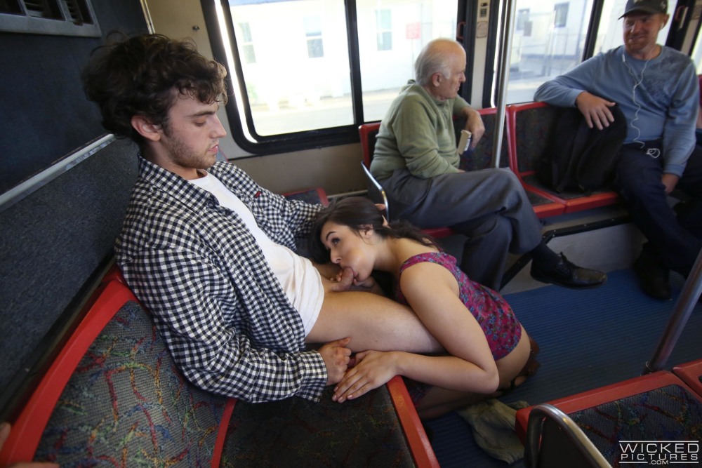 Голые в общественном транспорте