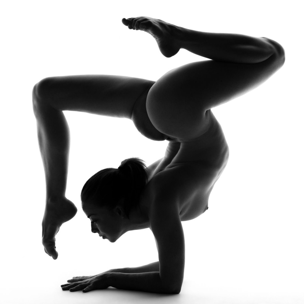 Красивые голые гимнастки