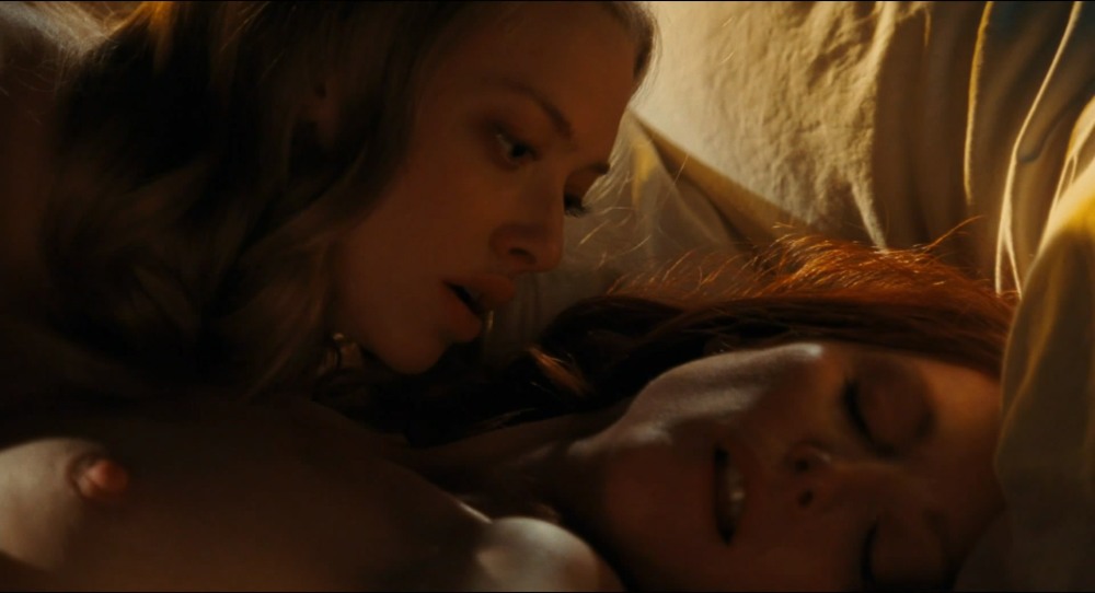 Аманда Сейфрид постельные сцены
