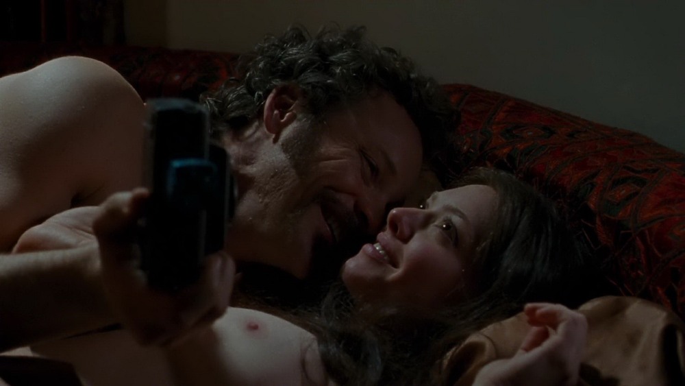 Аманда Сейфрид 18 сцена в фильме