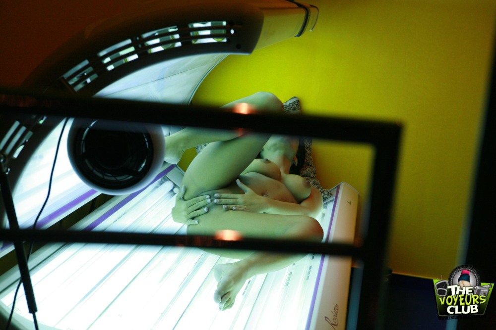 Скрытый камера в солярии