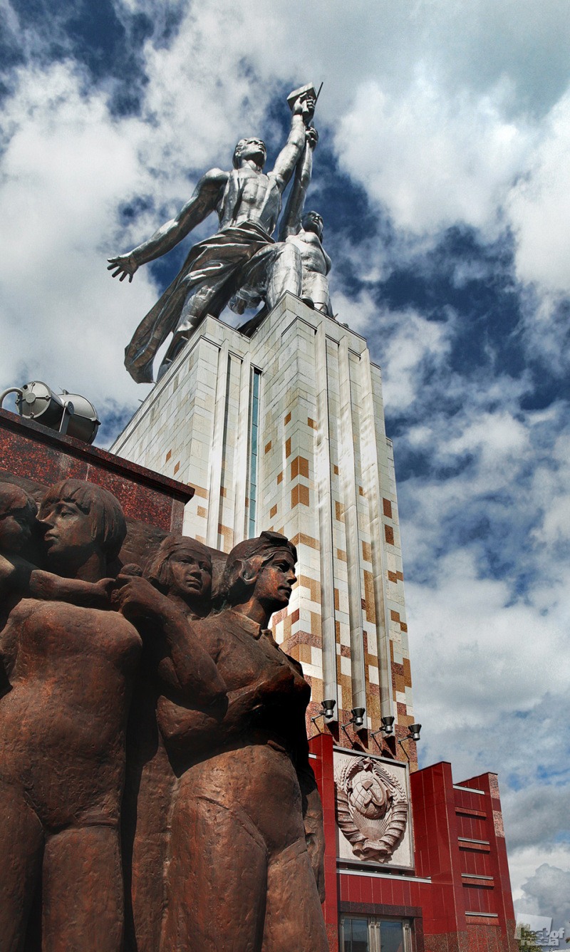 Памятник колхозник и колхозница в Москве