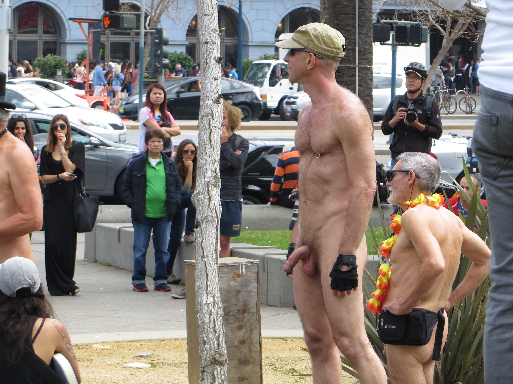 общественное голые мужики фото 26