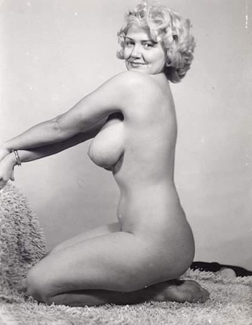 Красивые голые женщины 20 века