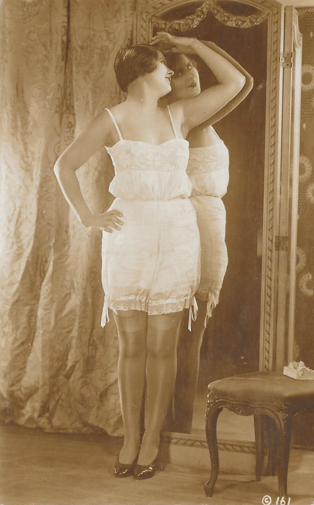 Кунилингус под юбкой вид снизу