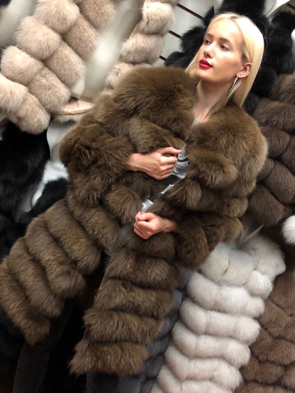 Лаура Вартанян в мехах