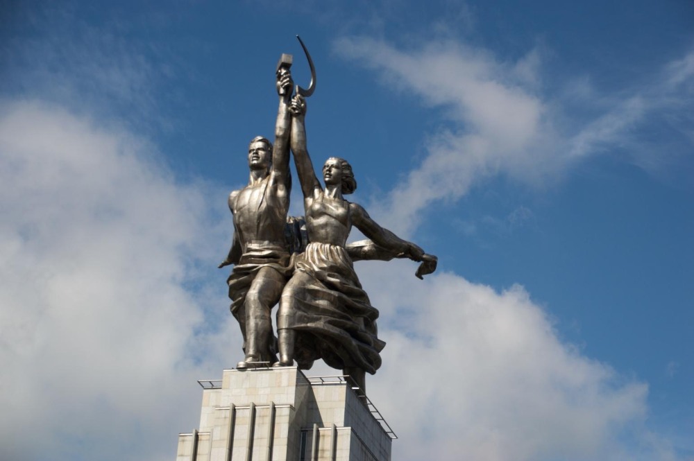 Памятник рабочий и колхозница Мосфильм