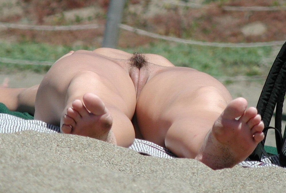 Подглядываем за голыми женщинами