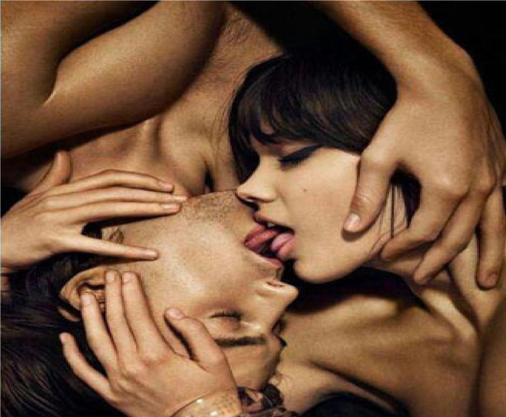 Женские ласки в постели