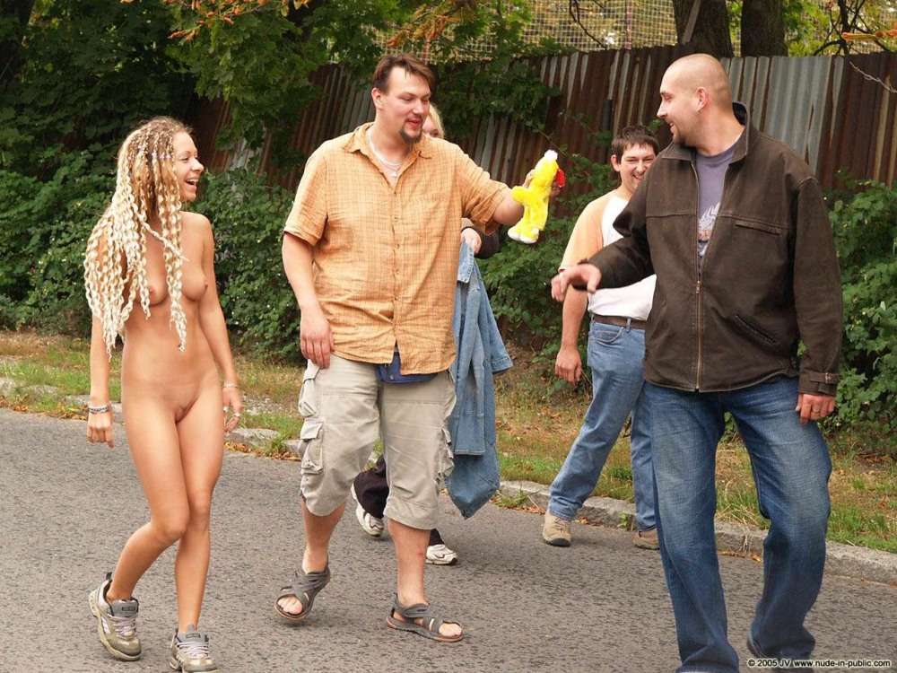 Парня раздели на улице