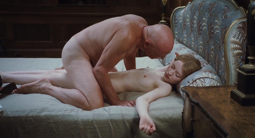 Необычные голые женщины