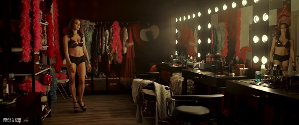 Дарья Пицик в раздевалке в сериале