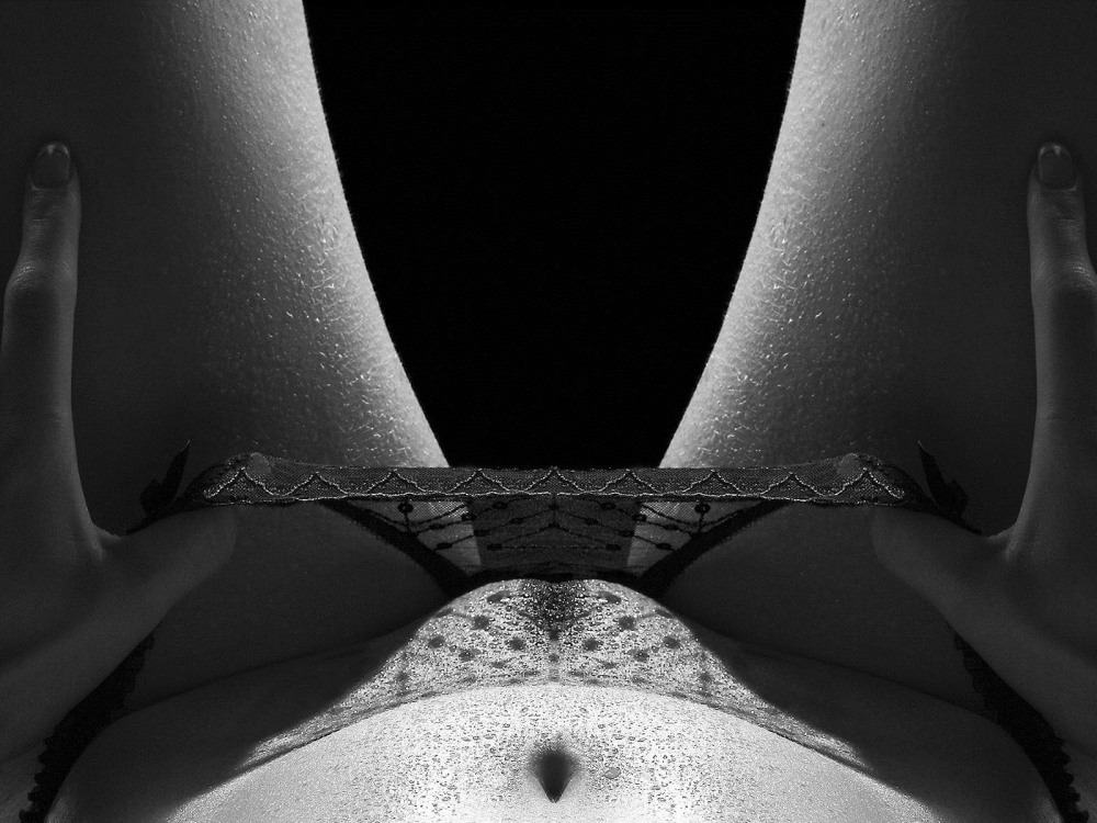 Женская мастурбация в трусиках