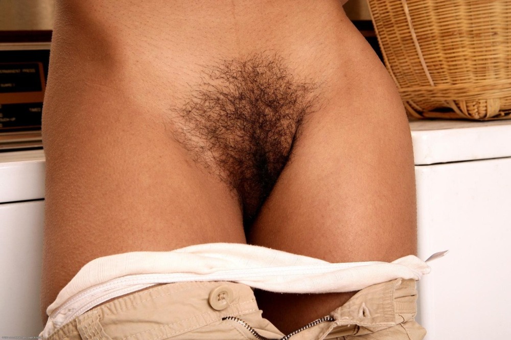 Голые волосатые между ног