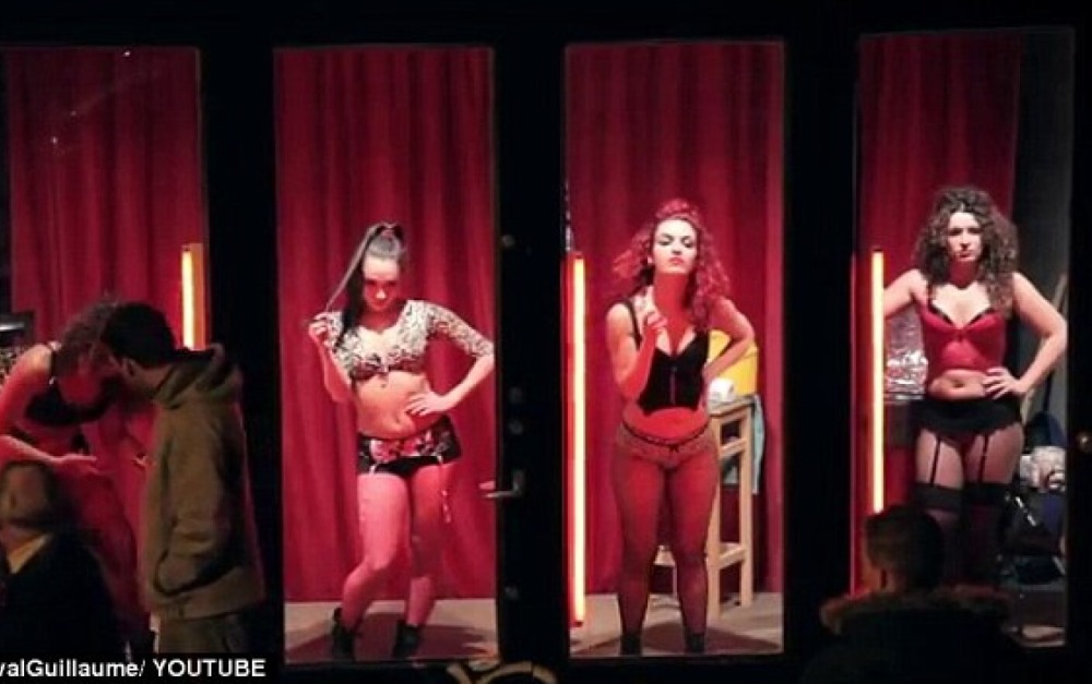 Квартал красных фонарей в Амстердаме 18