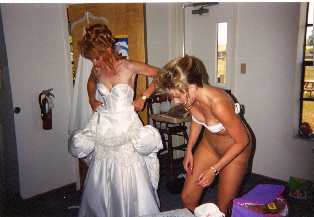 Невеста в эротических трусиках