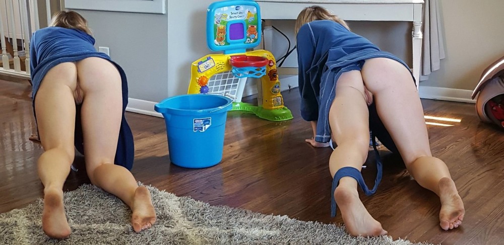 Женщина в магазине без трусов