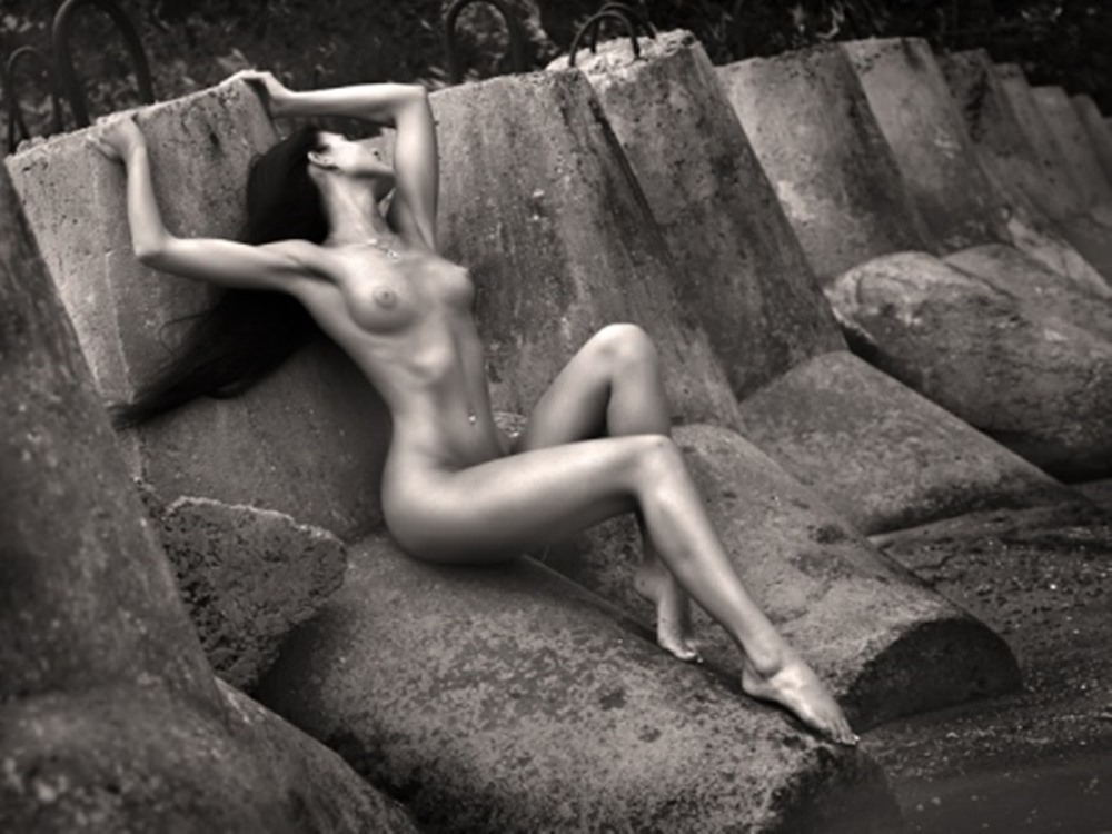 Молодые девушки в стиле ню