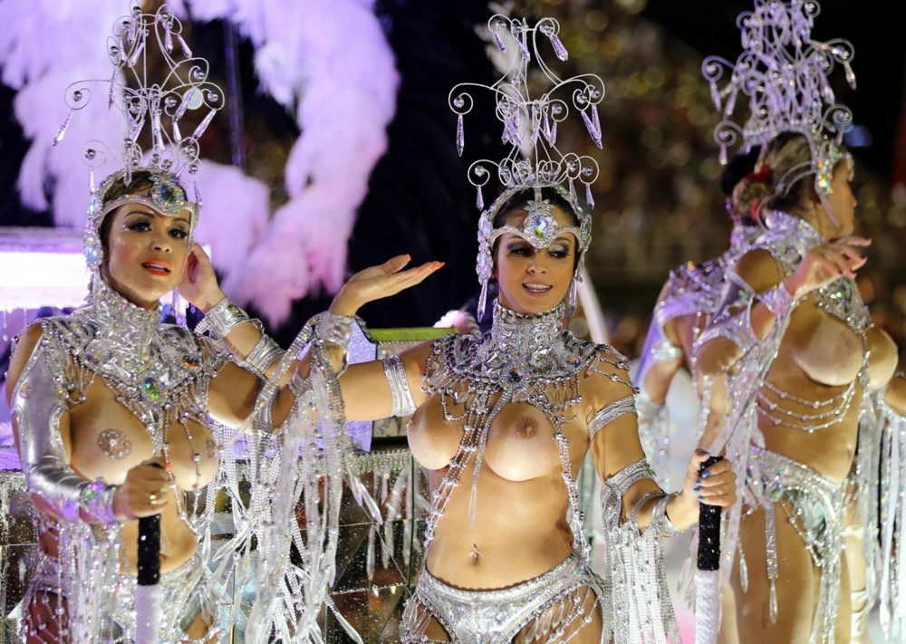 Голые на бразильском карнавале (61 фото) - секс фото