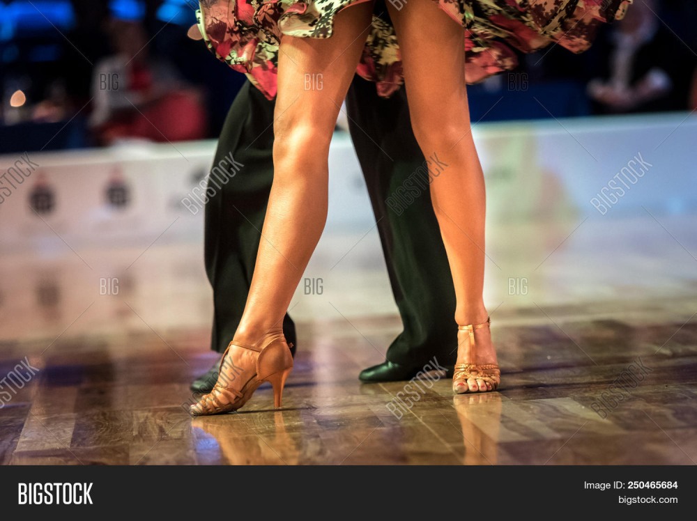 Латина ноги