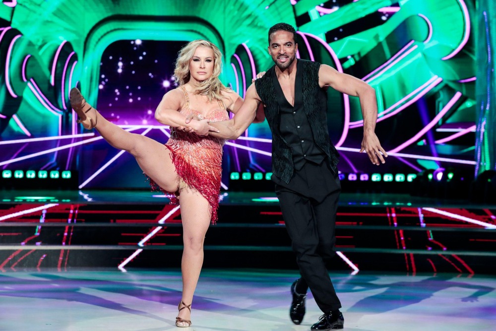 Анастейша в шоу танцы