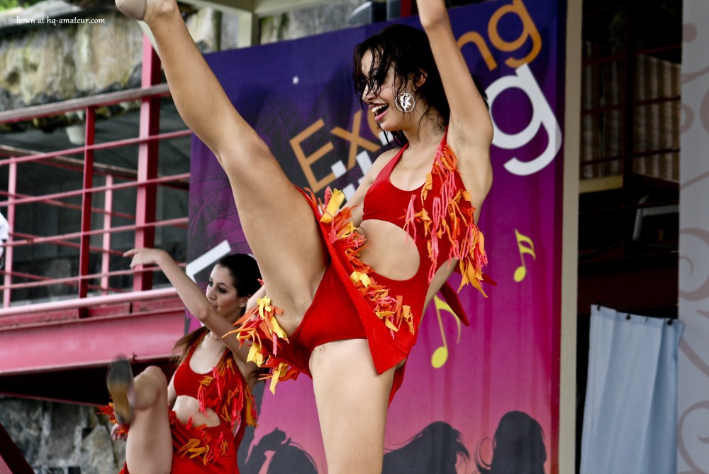 Танцовщица упс