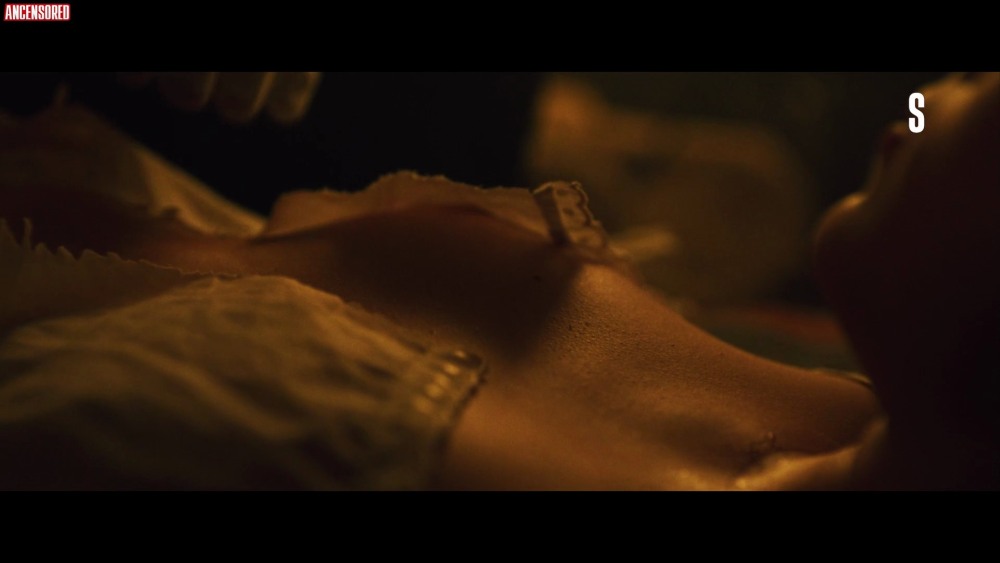 Балабанова Дарья голая в сериале Карамора