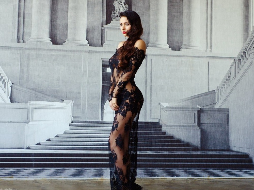 Адриана Маевская в постели