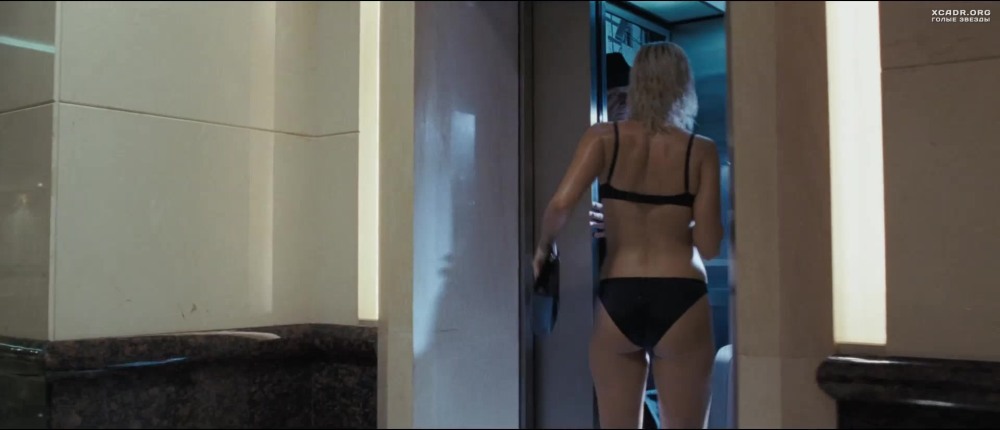 Холли Вэлэнс в фильме Doa