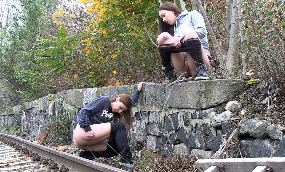 Бабы ссут крупным планом